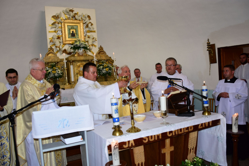 Oznamy / Publikácie / Mons. Nicola Girasoli, apoštolský nuncius slávil sv. omšu na diecéznej púti v Úhornej (homília a fotogaléria) - foto