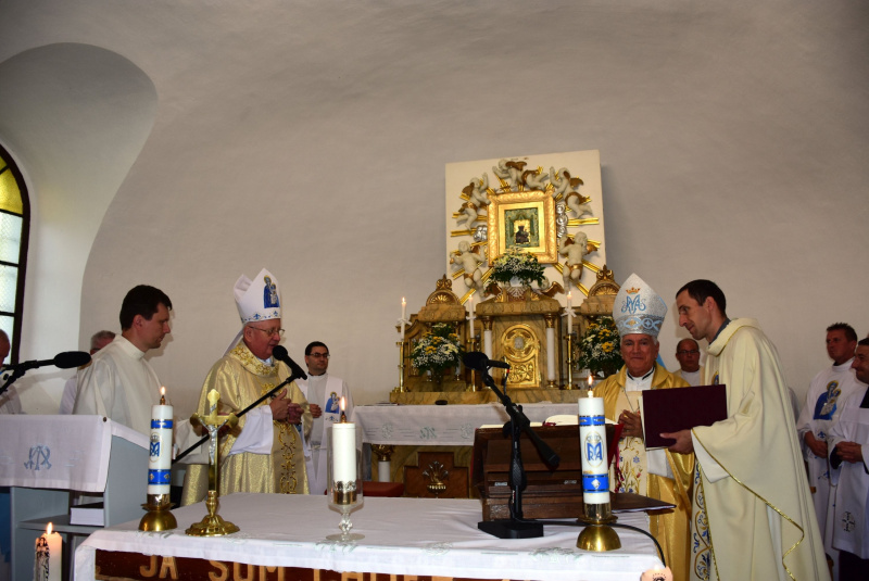 Oznamy / Publikácie / Mons. Nicola Girasoli, apoštolský nuncius slávil sv. omšu na diecéznej púti v Úhornej (homília a fotogaléria) - foto