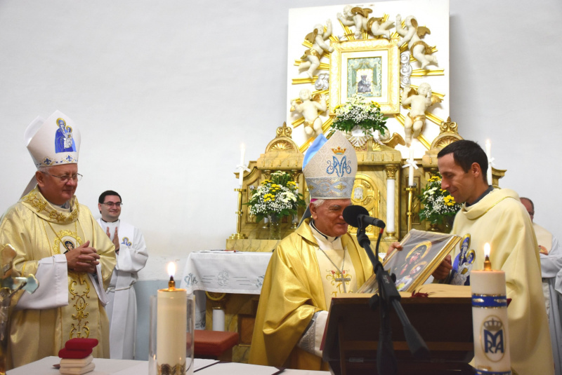 Oznamy / Publikácie / Mons. Nicola Girasoli, apoštolský nuncius slávil sv. omšu na diecéznej púti v Úhornej (homília a fotogaléria) - foto