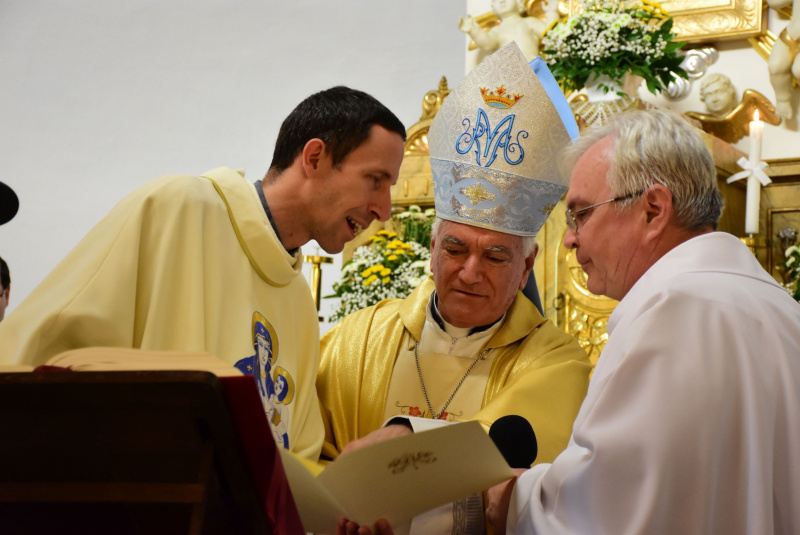 Oznamy / Publikácie / Mons. Nicola Girasoli, apoštolský nuncius slávil sv. omšu na diecéznej púti v Úhornej (homília a fotogaléria) - foto