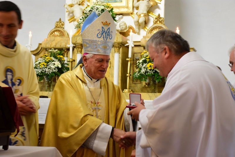Oznamy / Publikácie / Mons. Nicola Girasoli, apoštolský nuncius slávil sv. omšu na diecéznej púti v Úhornej (homília a fotogaléria) - foto