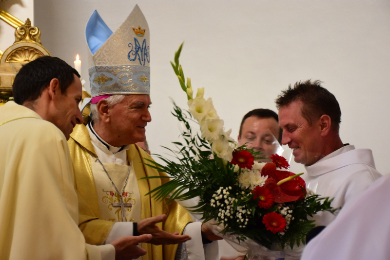 Oznamy / Publikácie / Mons. Nicola Girasoli, apoštolský nuncius slávil sv. omšu na diecéznej púti v Úhornej (homília a fotogaléria) - foto