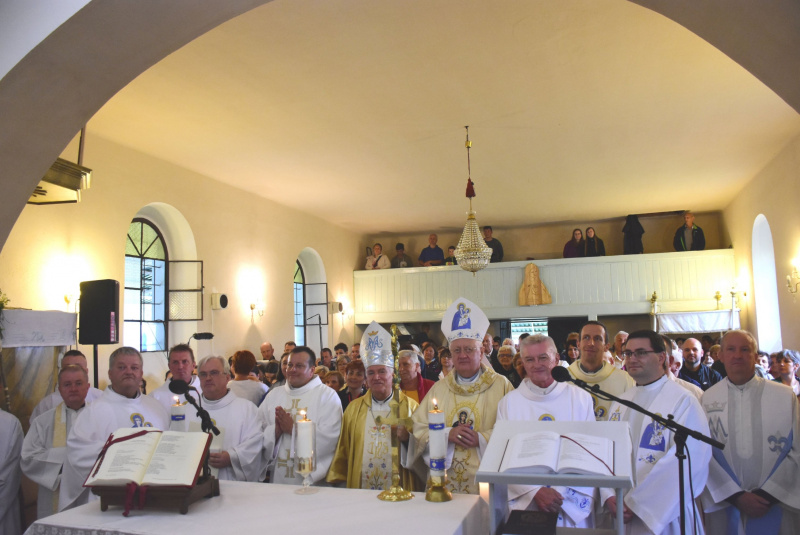 Oznamy / Publikácie / Mons. Nicola Girasoli, apoštolský nuncius slávil sv. omšu na diecéznej púti v Úhornej (homília a fotogaléria) - foto
