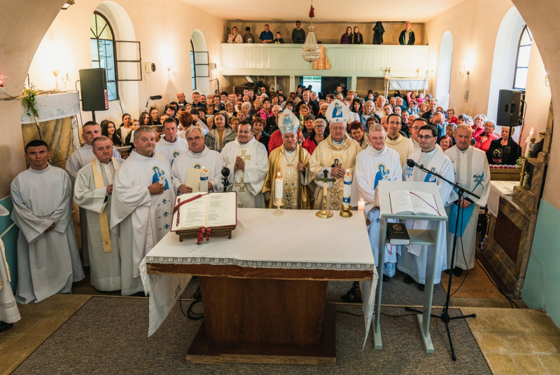 Oznamy / Publikácie / Mons. Nicola Girasoli, apoštolský nuncius slávil sv. omšu na diecéznej púti v Úhornej (homília a fotogaléria) - foto Oznamy / Publikácie / Mons. Nicola Girasoli, apoštolský nuncius slávil sv. omšu na diecéznej púti v Úhornej (homília a fotogaléria) - foto