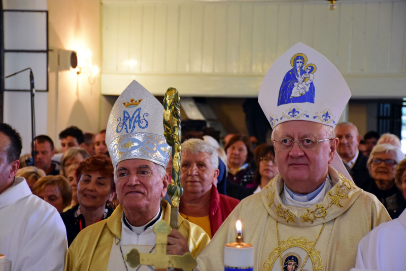 Oznamy / Publikácie / Mons. Nicola Girasoli, apoštolský nuncius slávil sv. omšu na diecéznej púti v Úhornej (homília a fotogaléria) - foto