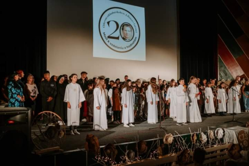 Oznamy / Publikácie / Cirkevná základná škola sv. Jána Bosca si pripomenula 20. výročie jej založenia - foto Oznamy / Publikácie / Cirkevná základná škola sv. Jána Bosca si pripomenula 20. výročie jej založenia - foto