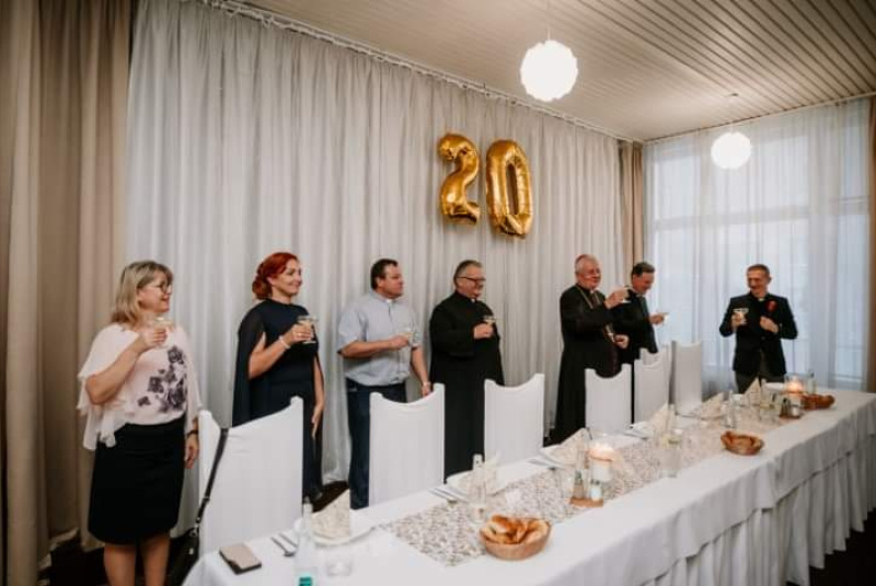 Oznamy / Publikácie / Cirkevná základná škola sv. Jána Bosca si pripomenula 20. výročie jej založenia - foto Oznamy / Publikácie / Cirkevná základná škola sv. Jána Bosca si pripomenula 20. výročie jej založenia - foto