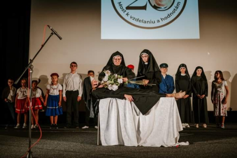Oznamy / Publikácie / Cirkevná základná škola sv. Jána Bosca si pripomenula 20. výročie jej založenia - foto Oznamy / Publikácie / Cirkevná základná škola sv. Jána Bosca si pripomenula 20. výročie jej založenia - foto