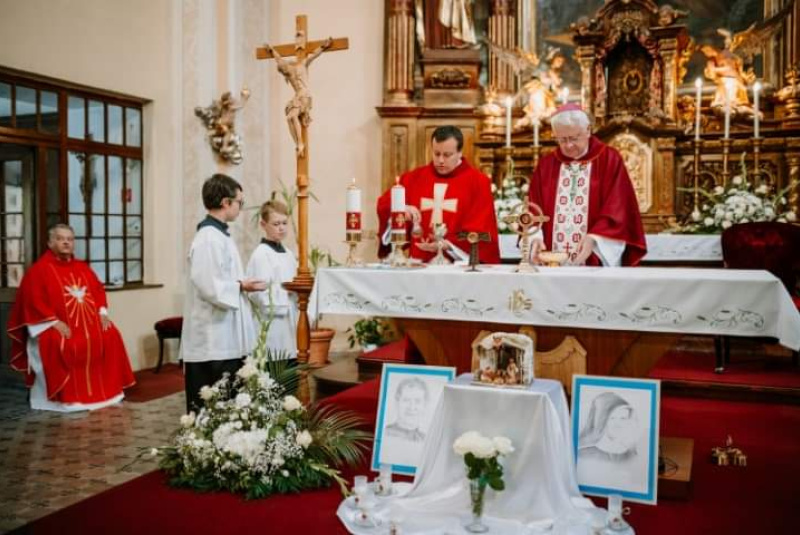 Oznamy / Publikácie / Cirkevná základná škola sv. Jána Bosca si pripomenula 20. výročie jej založenia - foto Oznamy / Publikácie / Cirkevná základná škola sv. Jána Bosca si pripomenula 20. výročie jej založenia - foto