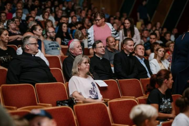 Oznamy / Publikácie / Cirkevná základná škola sv. Jána Bosca si pripomenula 20. výročie jej založenia - foto Oznamy / Publikácie / Cirkevná základná škola sv. Jána Bosca si pripomenula 20. výročie jej založenia - foto