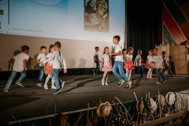 Oznamy / Publikácie / Cirkevná základná škola sv. Jána Bosca si pripomenula 20. výročie jej založenia - foto Oznamy / Publikácie / Cirkevná základná škola sv. Jána Bosca si pripomenula 20. výročie jej založenia - foto