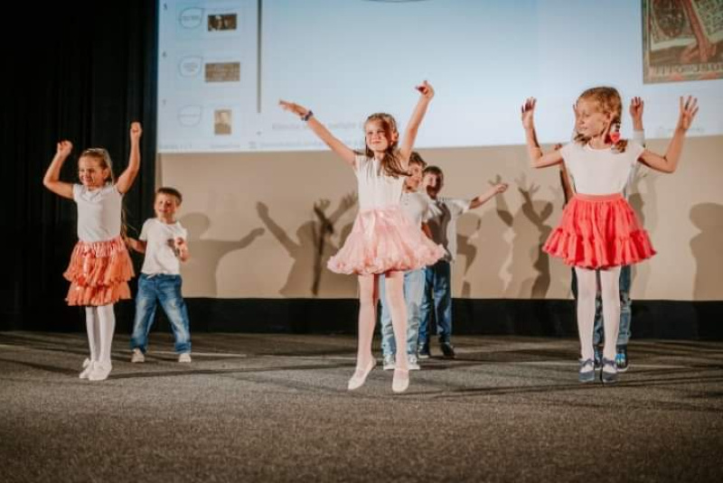 Oznamy / Publikácie / Cirkevná základná škola sv. Jána Bosca si pripomenula 20. výročie jej založenia - foto Oznamy / Publikácie / Cirkevná základná škola sv. Jána Bosca si pripomenula 20. výročie jej založenia - foto
