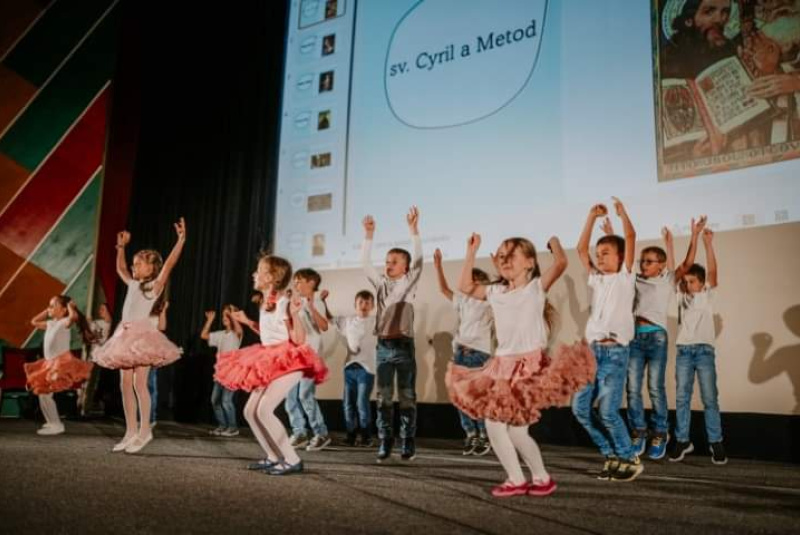 Oznamy / Publikácie / Cirkevná základná škola sv. Jána Bosca si pripomenula 20. výročie jej založenia - foto Oznamy / Publikácie / Cirkevná základná škola sv. Jána Bosca si pripomenula 20. výročie jej založenia - foto