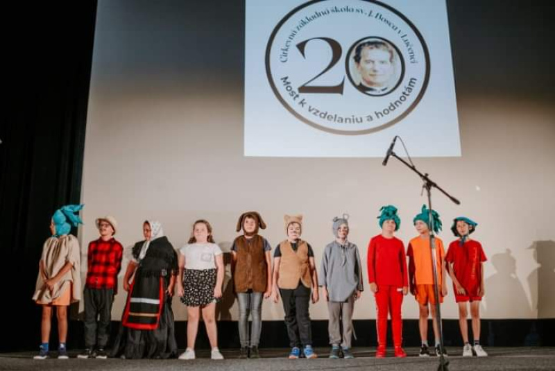 Oznamy / Publikácie / Cirkevná základná škola sv. Jána Bosca si pripomenula 20. výročie jej založenia - foto Oznamy / Publikácie / Cirkevná základná škola sv. Jána Bosca si pripomenula 20. výročie jej založenia - foto