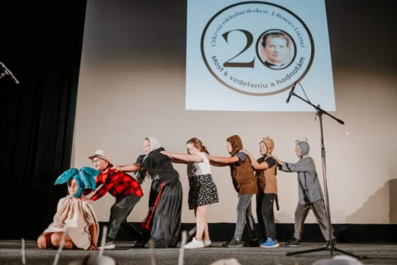 Oznamy / Publikácie / Cirkevná základná škola sv. Jána Bosca si pripomenula 20. výročie jej založenia - foto Oznamy / Publikácie / Cirkevná základná škola sv. Jána Bosca si pripomenula 20. výročie jej založenia - foto