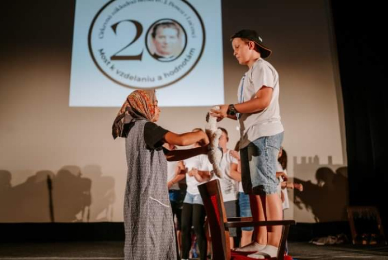 Oznamy / Publikácie / Cirkevná základná škola sv. Jána Bosca si pripomenula 20. výročie jej založenia - foto Oznamy / Publikácie / Cirkevná základná škola sv. Jána Bosca si pripomenula 20. výročie jej založenia - foto