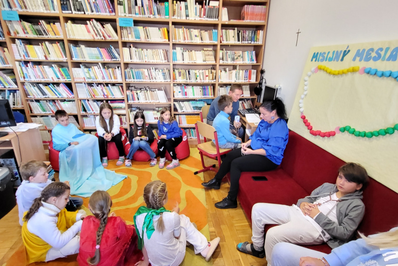 Oznamy / Publikácie / Milión detí sa modlí ruženec - foto Oznamy / Publikácie / Milión detí sa modlí ruženec - foto