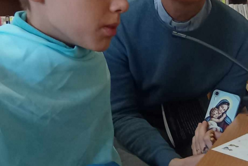 Oznamy / Publikácie / Milión detí sa modlí ruženec - foto