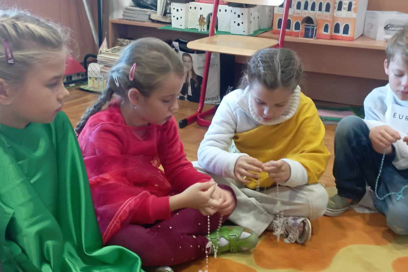 Oznamy / Publikácie / Milión detí sa modlí ruženec - foto Oznamy / Publikácie / Milión detí sa modlí ruženec - foto