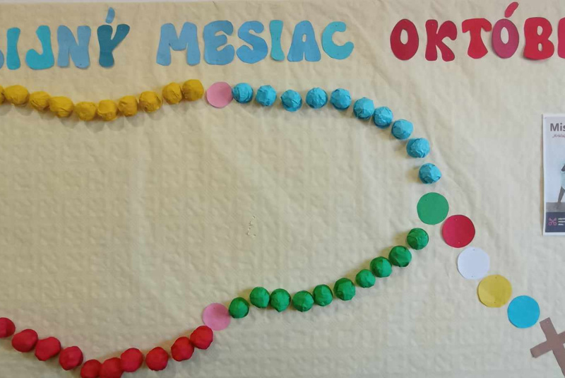 Oznamy / Publikácie / Milión detí sa modlí ruženec - foto Oznamy / Publikácie / Milión detí sa modlí ruženec - foto