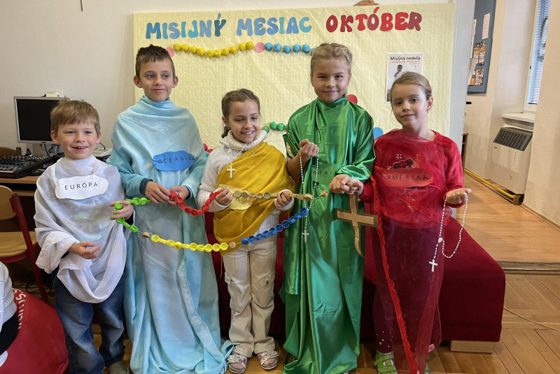 Oznamy / Publikácie / Milión detí sa modlí ruženec - foto Oznamy / Publikácie / Milión detí sa modlí ruženec - foto