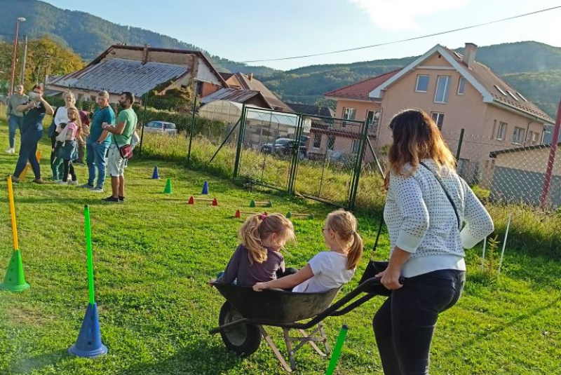 Oznamy / Publikácie / Gruliáda a misíjny koláč  v KMŠ v Revúcej - foto