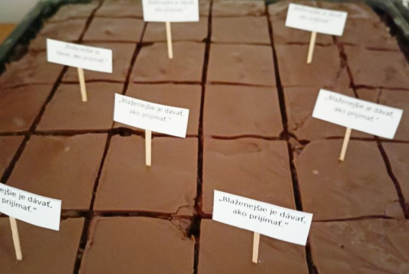 Oznamy / Publikácie / Gruliáda a misíjny koláč v KMŠ v Revúcej - foto Oznamy / Publikácie / Gruliáda a misíjny koláč v KMŠ v Revúcej - foto