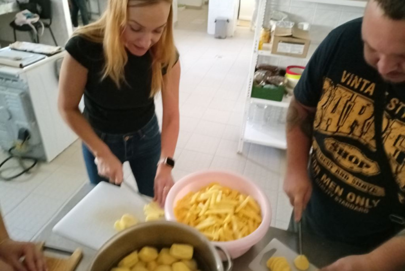 Oznamy / Publikácie / Gruliáda a misíjny koláč  v KMŠ v Revúcej - foto