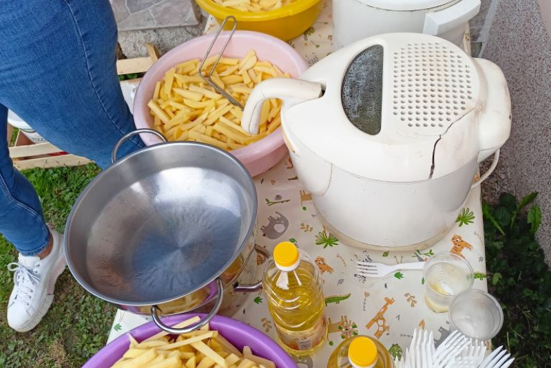 Oznamy / Publikácie / Gruliáda a misíjny koláč v KMŠ v Revúcej - foto Oznamy / Publikácie / Gruliáda a misíjny koláč v KMŠ v Revúcej - foto