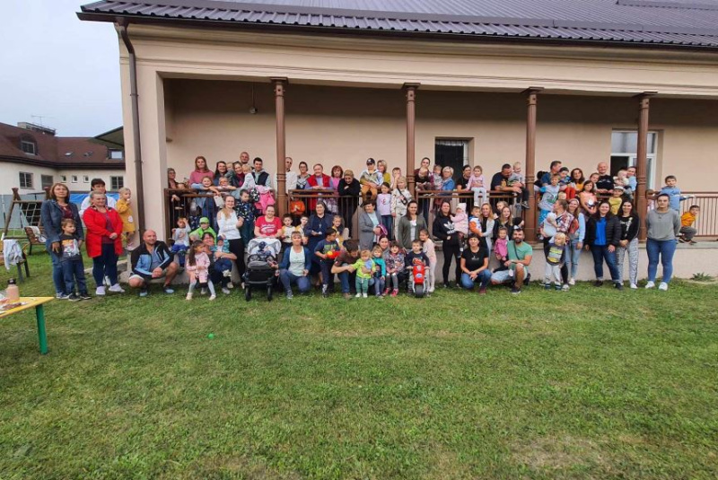 Oznamy / Publikácie / Gruliáda a misíjny koláč  v KMŠ v Revúcej - foto